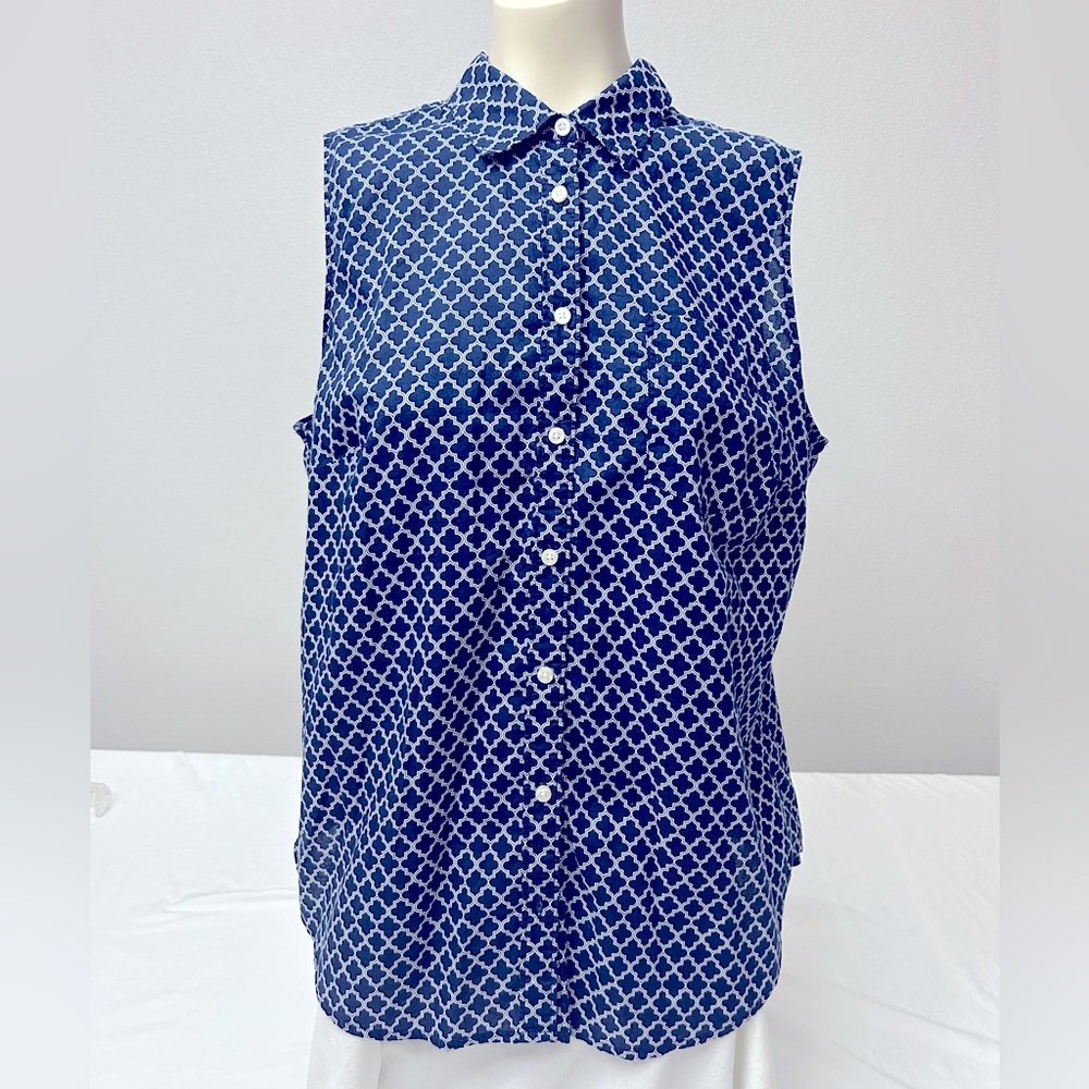 EUC XL St John’s Bay American navy print sleeveless button down